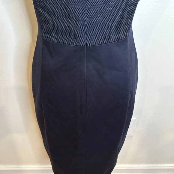 CLUB MONACO NAVY BLUE SHEETH DRESS BACK ZIPPER TEXTURED SCOOP NECK  SIZE 6 - Picture 8 of 11